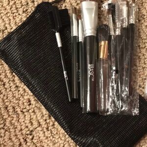 Black Makeup Brush Set with Mesh Pouch